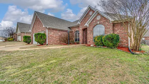 Exterior - 2005 Old Town Pl, Brandon, MS 39042 photo 3 of 11