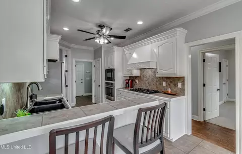 Kitchen - 2005 Old Town Pl, Brandon, MS 39042 photo 6 of 7