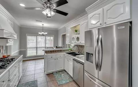 Kitchen - 2005 Old Town Pl, Brandon, MS 39042 photo 4 of 7