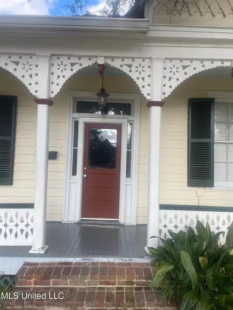 Exterior - 403 Madison St, Natchez, MS 39120 photo 3 of 3