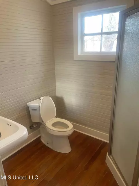 Bath - 403 Madison St, Natchez, MS 39120 photo 2 of 2