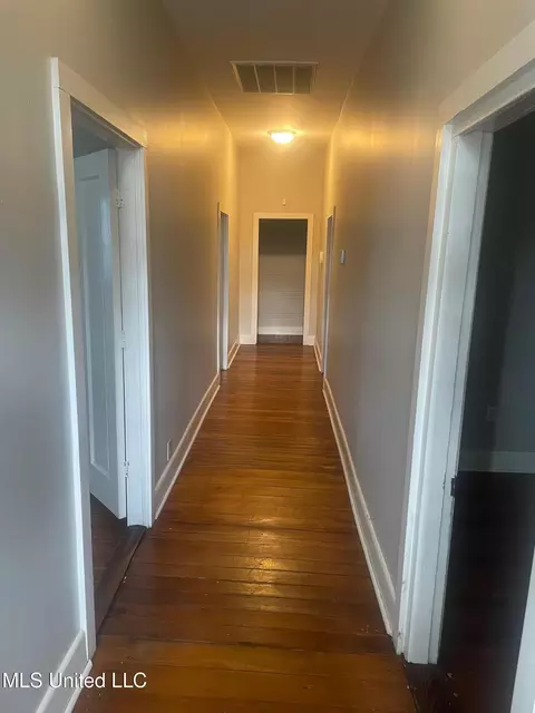 Entry Way - 403 Madison St, Natchez, MS 39120 photo 1 of 1