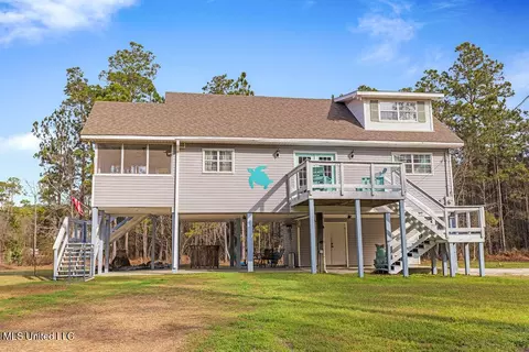 4082 Eighth St, Bay Saint Louis, MS 39520