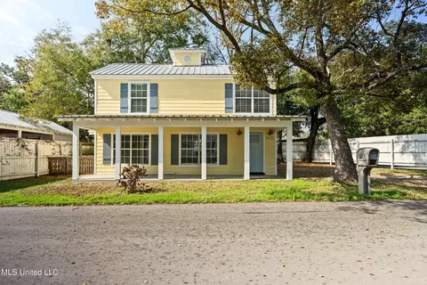 1633 Nichols Ct, Gulfport, MS 39501