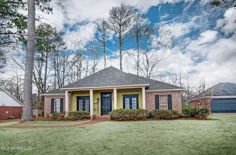 327 Sagewood Dr, Ridgeland, MS 39157