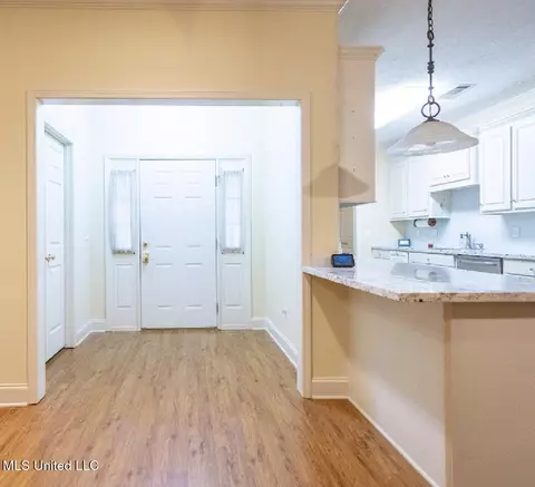Entry Way - 27 Old Bridge Cove Cv, Byram, MS 39272 photo 2 of 2