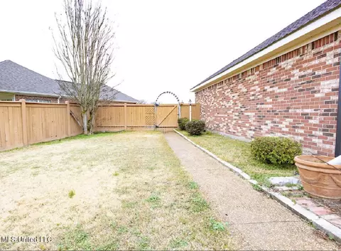 Exterior - 27 Old Bridge Cove Cv, Byram, MS 39272 photo 2 of 3