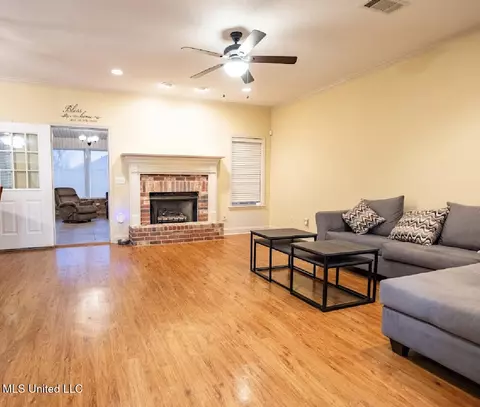 Living - 27 Old Bridge Cove Cv, Byram, MS 39272 photo 1 of 3