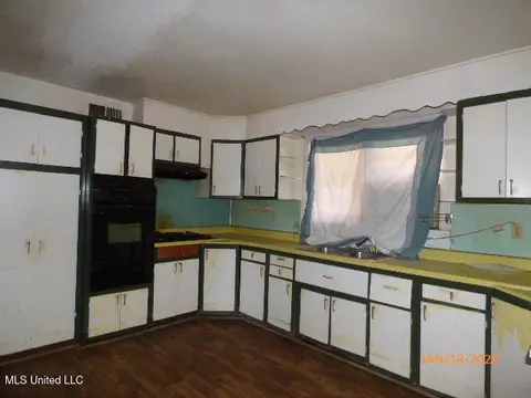 Kitchen - 1 Spruce St, Natchez, MS 39120 photo 1 of 1
