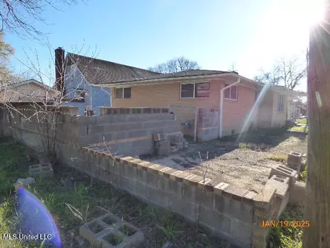 Exterior - 1 Spruce St, Natchez, MS 39120 photo 1 of 1