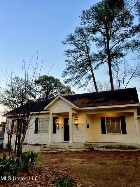 3526 Old Canton Rd, Jackson, MS 39216