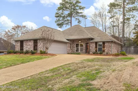 517 Glensview Dr, Brandon, MS 39047