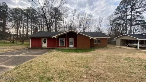 Exterior - 922 Linden Dr, Kosciusko, MS 39090 photo 2 of 2