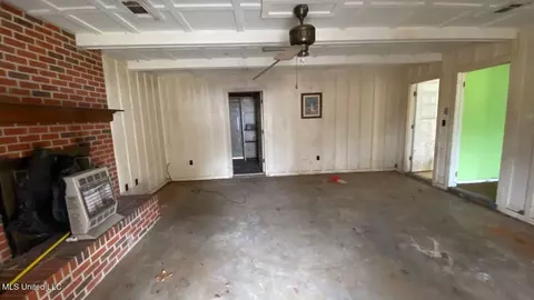 Living - 922 Linden Dr, Kosciusko, MS 39090 photo 1 of 3