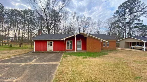 922 Linden Dr, Kosciusko, MS 39090