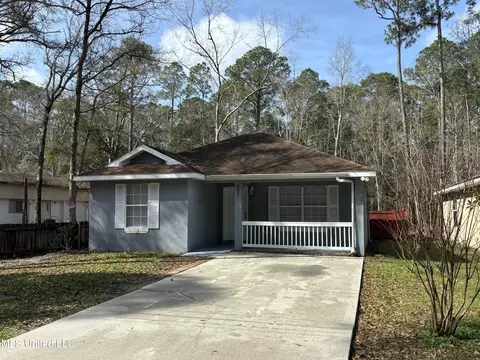 7237 Sunflower St, Bay Saint Louis, MS 39520