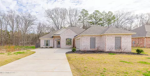 222 Chartleigh Cir, Canton, MS 39046