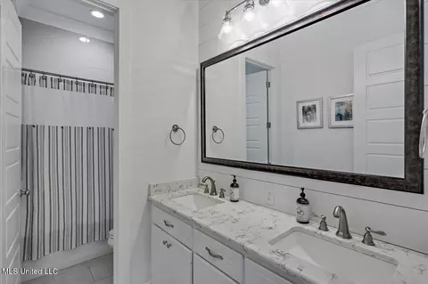 Bath - 513 Forest Glen Ln, Brandon, MS 39047 photo 4 of 5