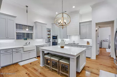 Kitchen - 513 Forest Glen Ln, Brandon, MS 39047 photo 1 of 7