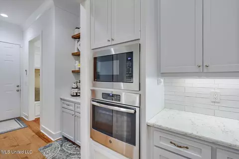 Kitchen - 513 Forest Glen Ln, Brandon, MS 39047 photo 6 of 7