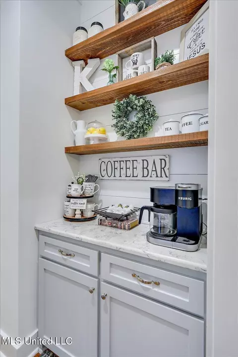 Kitchen - 513 Forest Glen Ln, Brandon, MS 39047 photo 7 of 7