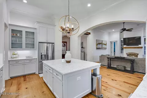 Kitchen - 513 Forest Glen Ln, Brandon, MS 39047 photo 3 of 7