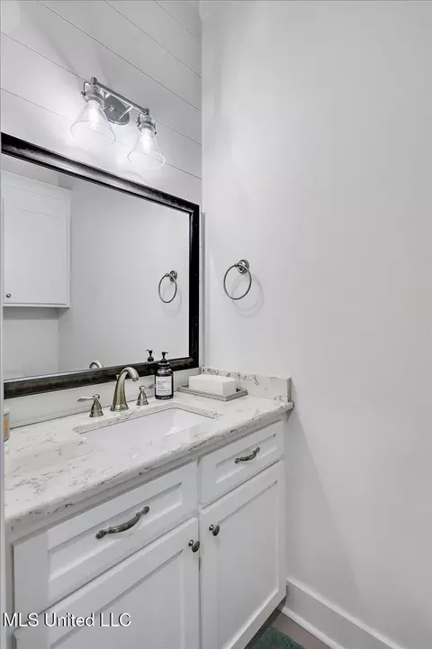 Bath - 513 Forest Glen Ln, Brandon, MS 39047 photo 1 of 5