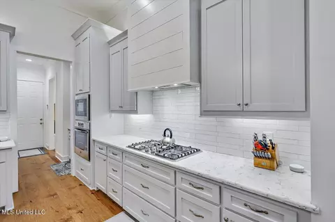 Kitchen - 513 Forest Glen Ln, Brandon, MS 39047 photo 5 of 7