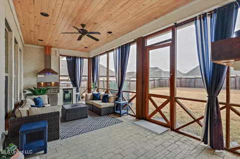 Exterior - 513 Forest Glen Ln, Brandon, MS 39047 photo 6 of 11