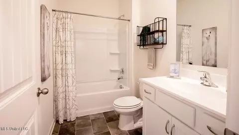 Bath - 39 Pine St, Byhalia, MS 38611 photo 2 of 2