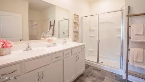 Bath - 39 Pine St, Byhalia, MS 38611 photo 1 of 2