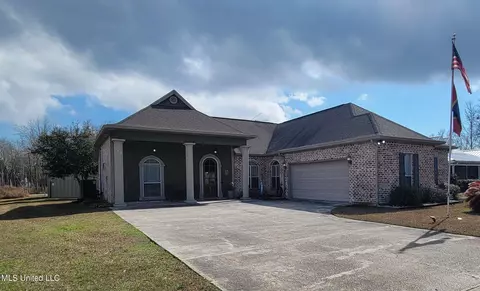 2377 Coelho Way, Diamondhead, MS 39525