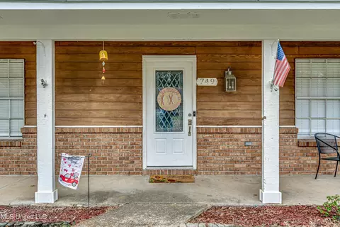 Exterior - 749 Sandy Ln, Pearl, MS 39208 photo 2 of 9