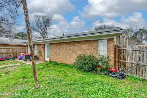 Exterior - 749 Sandy Ln, Pearl, MS 39208 photo 6 of 9