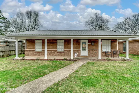 749 Sandy Ln, Pearl, MS 39208