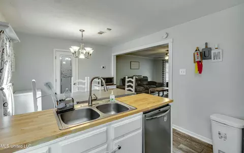 Kitchen - 749 Sandy Ln, Pearl, MS 39208 photo 3 of 3