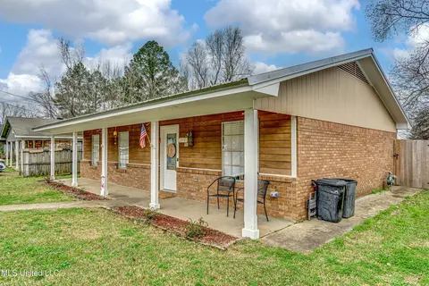 Exterior - 749 Sandy Ln, Pearl, MS 39208 photo 3 of 9