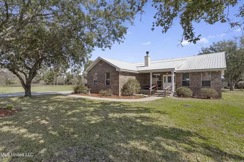 210 Leovy Ave, Pass Christian, MS 39571