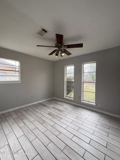 134 Gandy Cir, Long Beach, MS 39560 photo 4