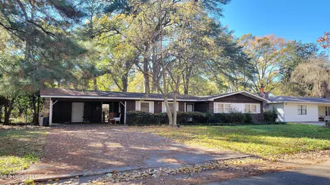 203 Southbrook Dr, Jackson, MS 39211