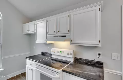 Kitchen - 126 Windchase Dr, Brandon, MS 39042 photo 3 of 7