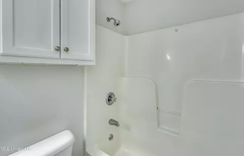 Bath - 126 Windchase Dr, Brandon, MS 39042 photo 6 of 6