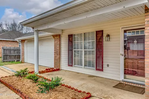Exterior - 126 Windchase Dr, Brandon, MS 39042 photo 2 of 12