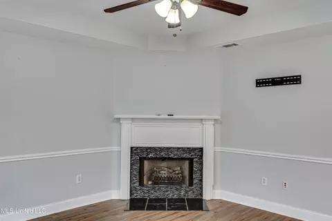 Living - 126 Windchase Dr, Brandon, MS 39042 photo 3 of 5
