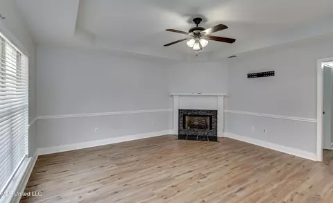 Living - 126 Windchase Dr, Brandon, MS 39042 photo 2 of 5