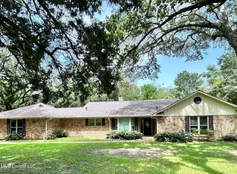 338 Lovers Ln, Ocean Springs, MS 39564