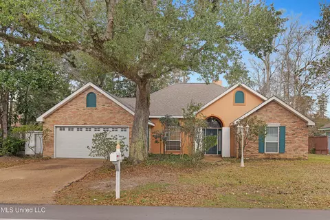 74616 N Diamondhead Dr, Diamondhead, MS 39525