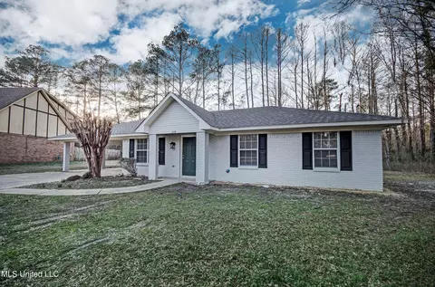 219 One Park Pl, Jackson, MS 39212