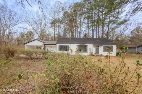 204 Colonial Cir, Jackson, MS 39211
