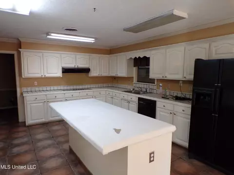 Kitchen - 1513 Old Hwy 80, Forest, MS 39074 photo 3 of 8